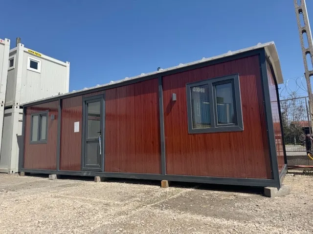 8m x 3m barna mobilház