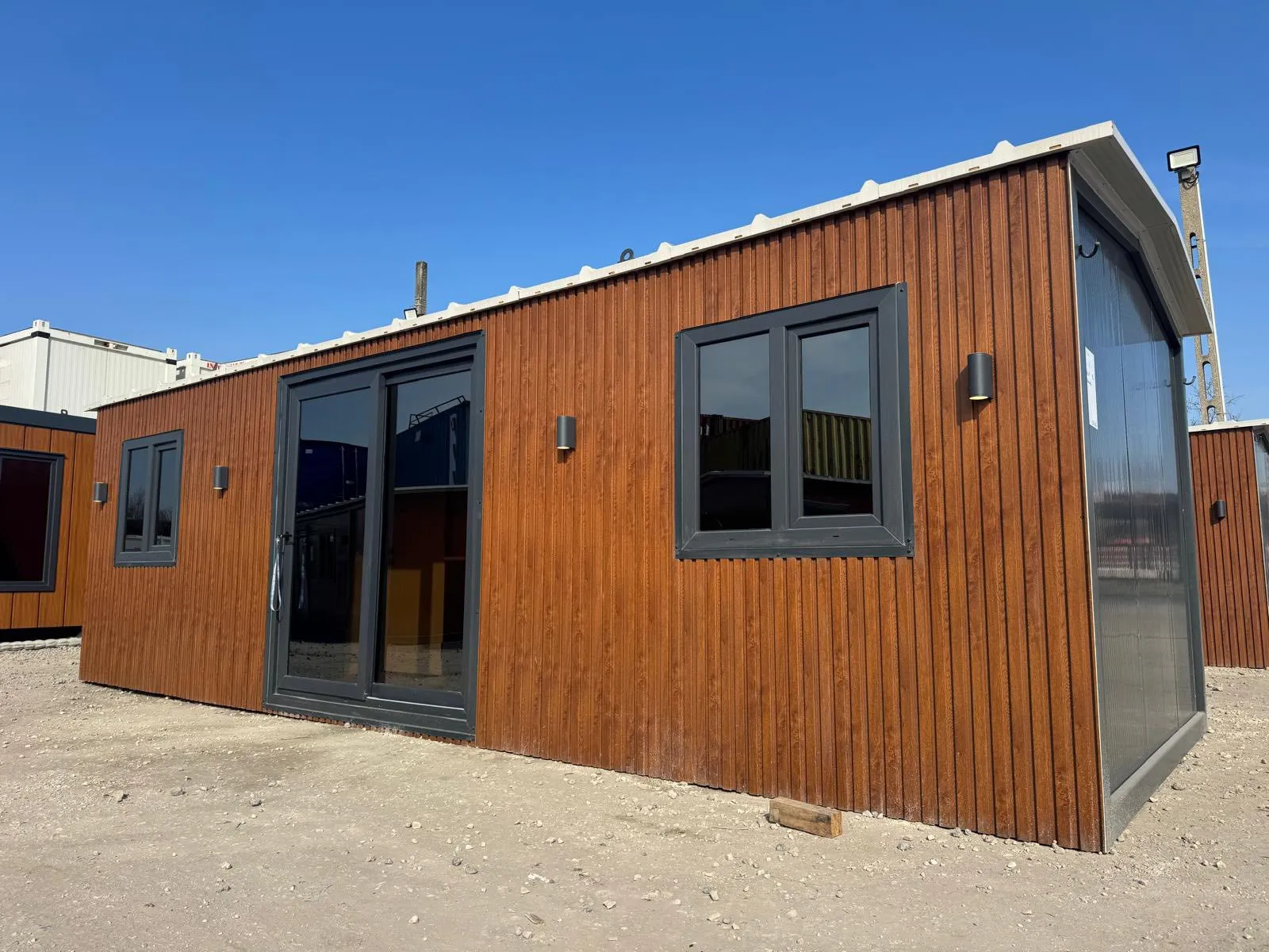 8x3m berendezett mobilház
