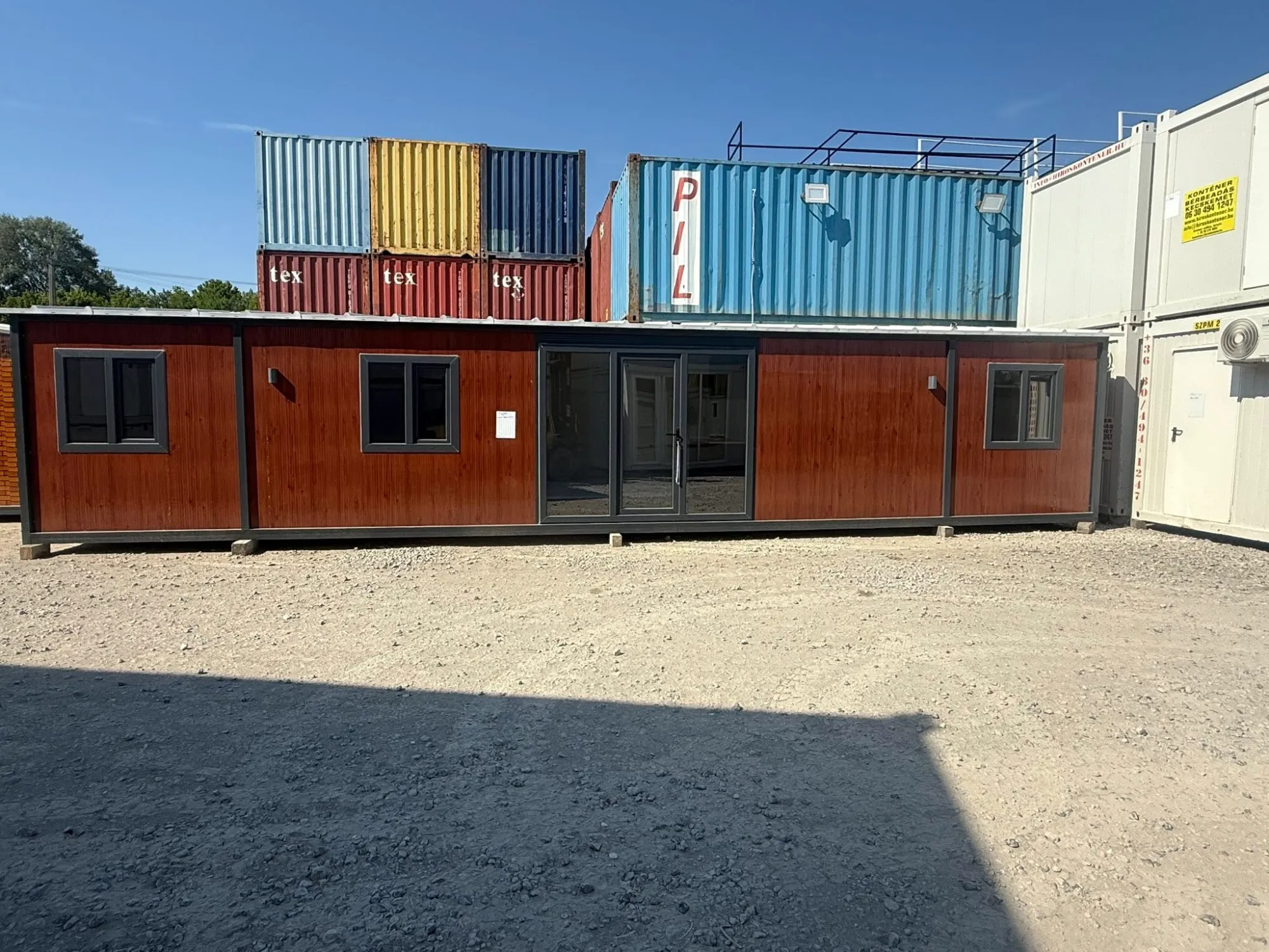 12,5 x 3 m-es, 3 szobás iroda konténer