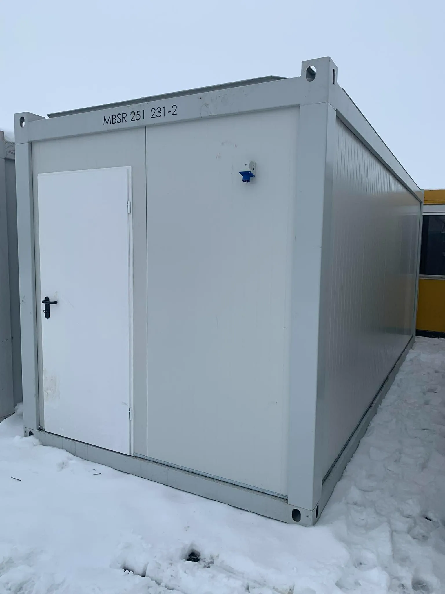 Új, szigetelt 20 lábas irodakonténer