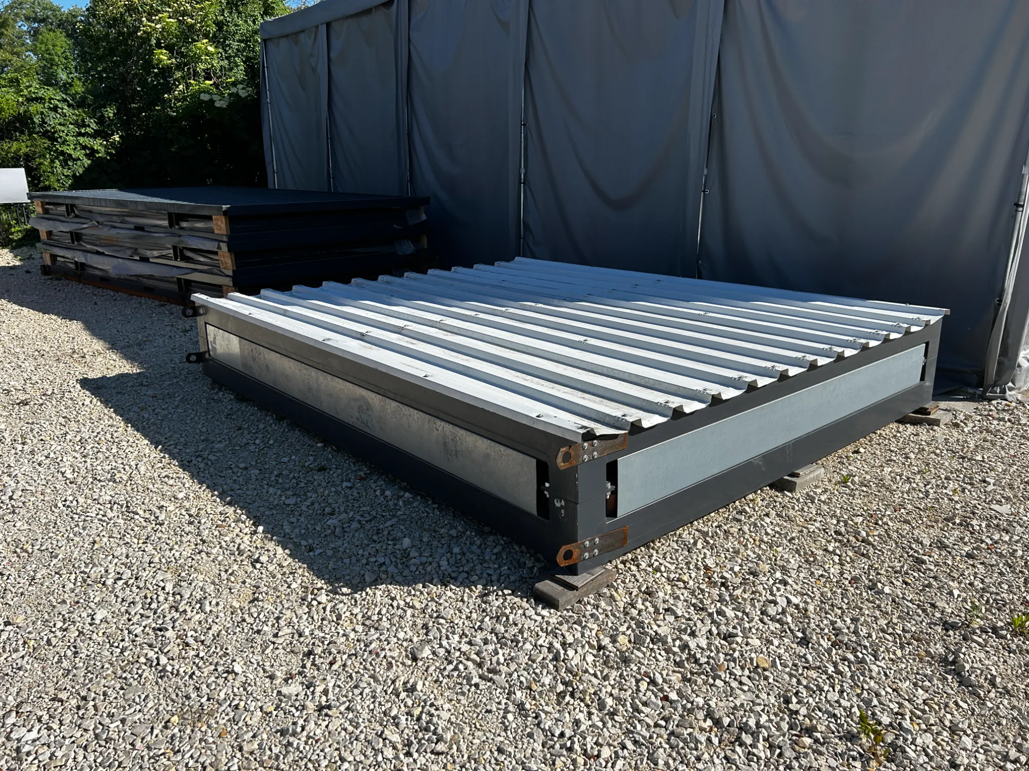 Lapraszerelt porta- és irodakonténer, 3×2,4 m